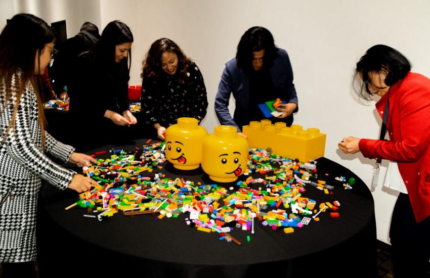 Lego Serious Play es una metodología desarrollada para adultos. Team Building con Grupo Camarena